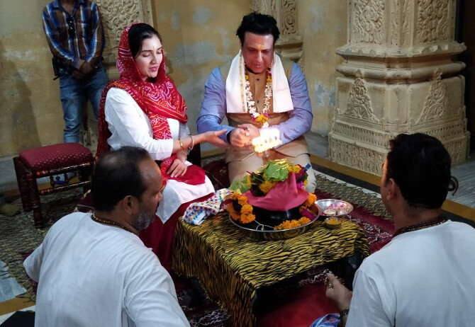 ગોવિંદાએ આજે સોમનાથ મહાદેવમાં દૂધનો અભિષેક કરી આશિર્વાદ મેળવ્યા હતા. પિતા-પુત્રીએ સાથે મહાદેવની પૂજા કરી હતી. 