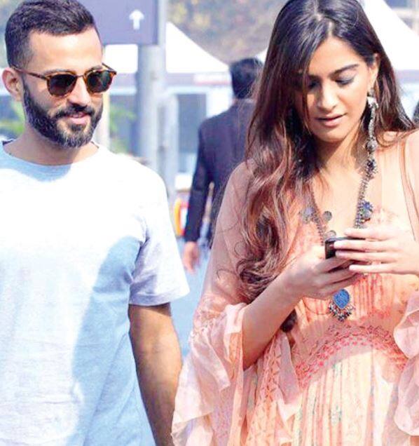 પરંતુ લગ્ન બાદ પતિએ નામ બદલ્યું હોવાની જાણકારી ખુદ સોનમને નહોતી. હિન્દુસ્તાન ટાઇમ્સને આપેલા ઇન્ટરવ્યીમાં સોનમે કહ્યું, લોકો મારી લાઇફમાં રસ દાખવી રહ્યા હોવાથી મને ખુશી થાય છે. હું શું પહેરું છું, શું ખાંઉ છું, એટલે સુધી કે લગ્ન બાદ મારું નામ શું થઈ ગયું તે પણ લોકો જાણવા માંગે છે.