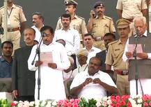 એચડી કુમારસ્વામી બીજી વખત બન્યા કર્ણાટકના મુખ્યમંત્રી, મંચ પર વિપક્ષી નેતાઓનો જમાવડો