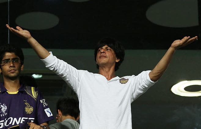 શાહરૂખ ખાન કોલકાતા નાઇટરાઇડર્સનો માલિક છે અને તે લગભગ દરેક મોટી મેચમાં ટીમનો આત્મવિશ્વાસ વધારવા હાજર રહે છે. 