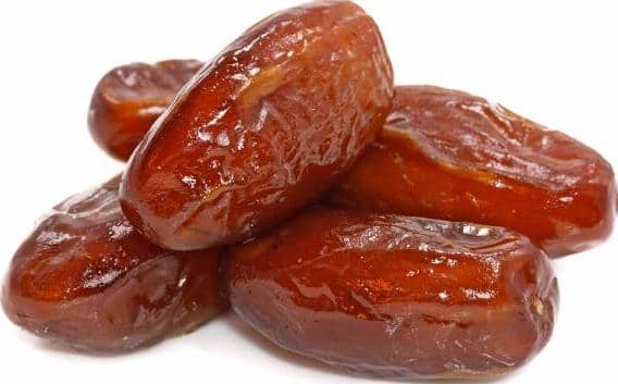  ખજૂર અને કેરી પણ ધોઈને ખાવા જોઈએ. રમજાન મહિનામાં ખજૂર સૌથી વધારે ખવાય છે. દિલ્હીમાં મોટી સંખ્યામાં કેળા અને ખજૂર કેરળથી મંગાવવામાં આવે છે. નિપાહ વાયરસથી પ્રભાવિત કેરળના કાલીકટ અને મલ્લાપુરમ જિલ્લામાં કેળા અને ખજૂર મોટી સંખ્યામાં થાય છે. એમ્સના ડોક્ટરોની ટીમ અહીં તપાસ કરી રહી છે. એવામાં અહીંથી આવનાર ફળ ધ્યાનથી ખાવા જોઈએ. 