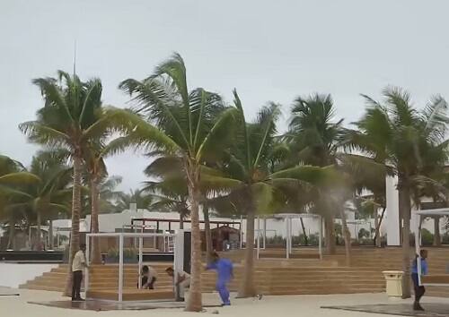 આ વાવાઝોડાને લઇને ગુજરાતનાં તમામ બંદરોને એલર્ટ કરવામાં આવ્યા છે. તકેદારીનાં ભાગરૂપે 2 નંબરનાં સિગ્નલ લગાવવાનો પણ આદેશ આપી દેવામાં આવ્યો છે. દરિયાકાંઠા પર 28મીમે સુધી મેકુનુની અસર રહેશે.