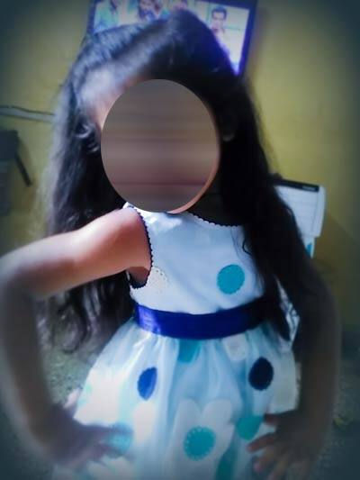 પરેશભાઈએ ઘાટલોડિયા પોલીસને કરેલી અરજીમાં દાવો કર્યો છે કે, તેમની પત્ની તેના પુરુષ મિત્રોને ઘરે બોલાવતી હતી. ફેસબુક અને વોટ્સએપના ચેટિંગમાં પુરુષ મિત્રોને ખુશ રાખવા અશ્લિલ ફોટા પણ તે મોકલતી હોવાનુ હરીશે અરજીમાં જણાવ્યું છે.