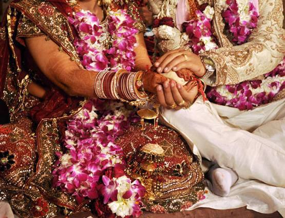 ન્યૂઝીલેન્ડમાં કાવ્યા અને મૃગેશ દસ દિવસ હનીમૂન પર આવતાં કાવ્યાએ પતિનું દિલ જીતવા પ્રયાસ કર્યો હતો. કાવ્યાએ પોલીસને જણાવ્યું હતું કે, અહીં તેણે મૃગેશનો હાથ પકડતાં તેણે તું મને આંગળી પણ અડાડે તો મને ઊભા થઇ જતા રહેવાનું મન થાય છે. એટલું જ નહીં મૃગેશે હું તારી સાથે કમ્ફર્ટેબલ નથી. મને ગીલ્ટી ફિલ થાય છે, તેમ પણ જણાવ્યું હતું. આ દરમિયાન તેણે કાવ્યા સાથે શારીરિક સંબંધ બાંધ્યા નહોતા.