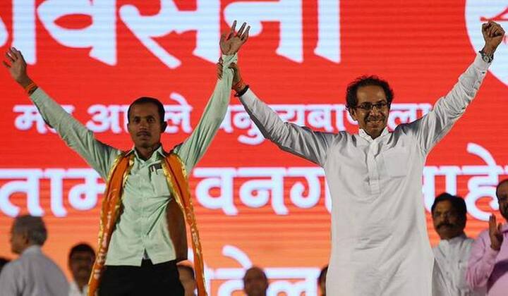 ઉદ્ધવે કહ્યું કે, સત્તામાં આવ્યા બાદ ભાજપ અહંકારી પાર્ટી બની ચુકી છે. 28 તારીખે યોજાનાર પાલઘર લોકસભા પેટા ચૂંટણી અહંકાર અને વફાદારીની વચ્ચે થશે. તેમણે કહ્યું કે, સત્તામાં આવ્યા બાદ તે અહંકારી થઇ ગઇ છે. પાલઘરની ચૂંટણી બાદ ભાજપને પોતાનું સ્થાન ખબર પડી જશે.