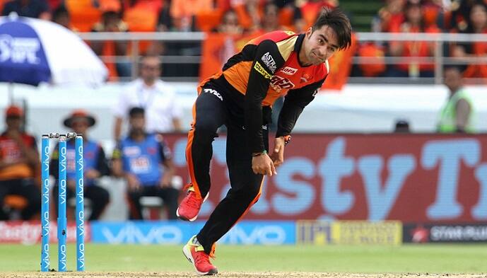 શુક્રવારે રાશિદનું પ્રદર્શન શાનદાર રહ્યું હતું. બોલિંગથી તેણે રોબિન ઉથપ્પાને બોલ્ડ કર્યો બાદમાં ક્રિસ લિનને LBW કર્યો ત્યાર બાદ આંદ્રે રસેલને સ્લિપમાં શિખર દવનના હાથે કેચ આઉટ કર્યો. ઉપરાંત તેણે ઝડપી ફીલ્ડિંગ અને થ્રોથી નીતીશ રાણાને રન આઉટ કરાવ્યો અને અંતિમ ઓવરમાં બે કેચ પકડ્યા.