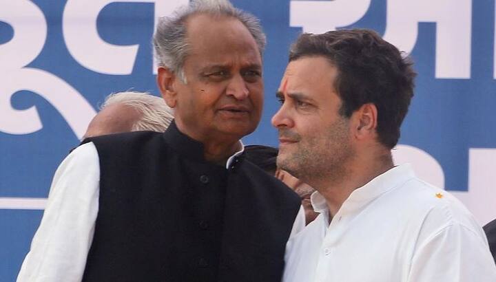 કોંગ્રેસ મહાસચિવ અશોક ગહલોતે કહ્યું, ચાર વર્ષમાં દરેક વર્ગના લોકો દુઃખી અને ભયભીત છે. કોંગ્રેસ મુક્ત ભારતની વાત કરનારાં લોકો ખુદ મુક્ત થઈ જશે. કોંગ્રેસ ક્યારેય ખતમ નહીં થાય. દેશમાં કૃષિની હાલત ખરાબ છે. કૃષિ ક્ષેત્રનો વિકાસ દર સૌથી નિમ્ન સ્તરે પહોંચી ગયો છે.