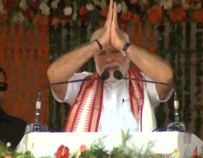 મોદીએ કટકમાં સરકારના 4 વર્ષ પૂરા થવા પર વિપક્ષ પર પ્રહાર કર્યો હતો. મોદીએ કહ્યું કે, સરકારના કાર્યોએ કટ્ટર દુશ્મનોને એક કર્યા છે. આજે તમામ ભ્રષ્ટાચારીઓ આજે એક થઈ રહ્યા છે. પોતાના સ્વાર્થ, પરિવાર, પાપને છુપાવવા માટે બધા દુશ્મનો એક થયા છે. અસ્થિરતાના ફાયદો ઉઠાવવા બધા વિરોધીએ એક થઈ રહ્યા છે. 