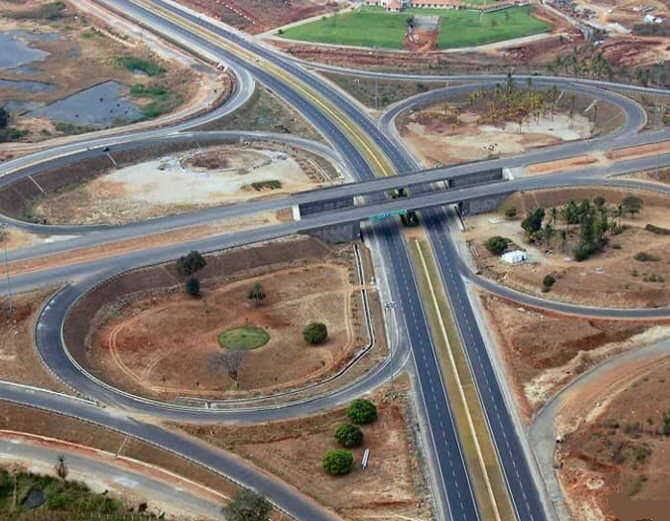 મોદી નિઝામુદ્દીનમાં જે એક્સપ્રેસ વેનું ઉદ્ઘાટન કરશે તે દિલ્હીથી મેરઠને જોડશે. આ 96 કિલોમીટર લાંબો છે. જેનાથી દિલ્હી અને મેરઠ તેમજ પશ્ચિમી ઉત્તરપ્રદેશ વાળાને ટ્રાફિક જામથી છૂટકારો મળશે. દિલ્હી-મેરઠ વચ્ચેનું અંતર માત્ર 45 મિનિટમાં જ પૂરું થશે. આ એક્સપ્રેસ વે બનાવવાનો ખર્ચ 841 કરોડ રૂપિયા થયો છે. વડાપ્રધાન અહીંથી હેલિકોપ્ટરમાં બાગપત રવાના થશે.