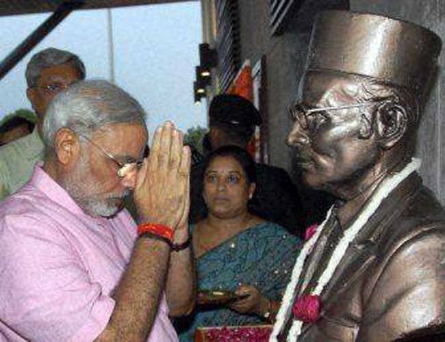 તેમને કહ્યુ્ં કે, વર્ષોથી લોકો એવરેસ્ટનું ચઢાણ કરે છે અને એવા કેટલાય લોકો છે, જેમને સફળતાપૂર્વક આને પુરુ પણ કર્યું છે. હું આ બધા સાહસીવીરોને, ખાસ કરીને દિકરીઓને હ્રદયપૂર્વક અભિનંદન પાઠવું છું.