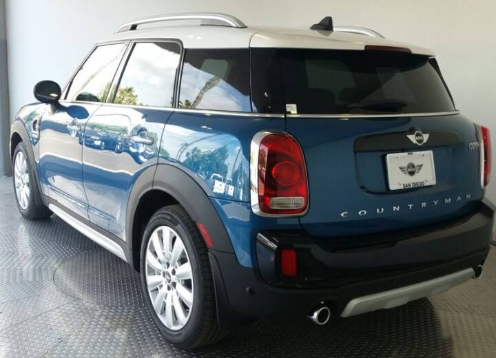2018 Mini Cooper Sમાં 2 લીટર ફોર સિલિન્ડર પેટ્રોલ એન્જિન આપવામાં આવ્યું છે. જે 189bhpનો પાવર અને 280Nmનો ટોર્ક જનરેટ કરે છે. એન્જિનને નવા 7 સ્પીડ ડુઅલ ક્લચ સ્ટેપટ્રોનિક ટ્રાન્સમિશન સાથે જોડવામાં આવ્યું છે. 