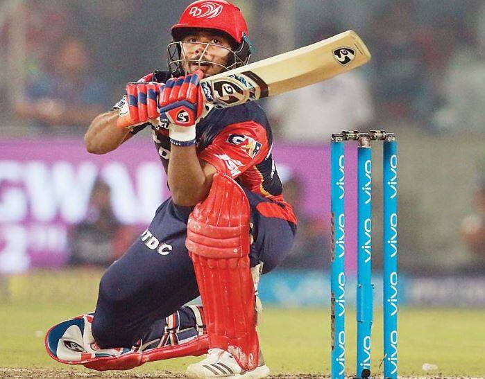 આ ઉપરાંત તેણે આઈપીએલ 2018માં એક અનોખો રેકોર્ડ પણ બનાવ્યો હતો. 20 વર્ષીય પંતે આઈપીએલની 11મી સીઝનમાં સૌથી વધારે સિક્સ ફટકારી છે. તેણે 37 સિક્સ અને 68 ફોર પણ ફટકારી હતી. 11મી સીઝનમાં કોઈપણ બેટ્સમેને આટલી ફોર કે સિક્સ નથી ફટકારી.