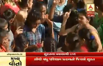 ગાંધીનગરઃ ગુજરાત રાજ્ય માધ્યમિક અને ઉચ્ચતર માધ્યમિક બોર્ડ દ્વારા લેવાયેલી ધોરણ 10ની પરીક્ષાનું પરિણામ જાહેર કરી દેવામાં આવ્યું છે. આ વર્ષે ધોરણ-10 બોર્ડનું પરિણામ 67.50 ટકા રહ્યું હતું. ધોરણ 10નું પરિણામ બોર્ડની વેબસાઈટ www.gseb.org પર વિદ્યાર્થીઓ જોઇ શકશે. બપોરે 11 વાગ્યા બાદ વિદ્યાર્થીઓને તેમની સ્કૂલમાંથી માર્કશીટ આપવામાં આવશે. આ વર્ષનું પરિણામ ગયા વર્ષ કરતા ઓછું રહ્યું હતું.