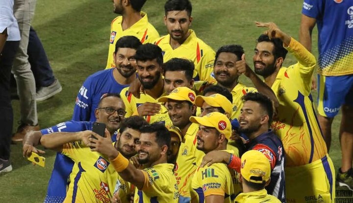 IPL જીત્યા બાદ CSK પ્લેયર્સે કર્યું જબરદસ્ત સેલિબ્રેશન, બ્રાવોએ ડાન્સ કર્યો તો ભજ્જીએ ઉપાડી ટ્રૉફી, જુઓ તસવીરો IPL જીત્યા બાદ CSK પ્લેયર્સે કર્યું જબરદસ્ત સેલિબ્રેશન, બ્રાવોએ ડાન્સ કર્યો તો ભજ્જીએ ઉપાડી ટ્રૉફી, જુઓ તસવીરો