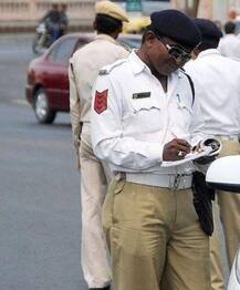 ટ્રાફિક સિગ્નલ પર કોન્સ્ટેબલ, ટ્રાફિક બ્રિગેડ રોકી શકે નહીં, જાણો શું છે નિયમ