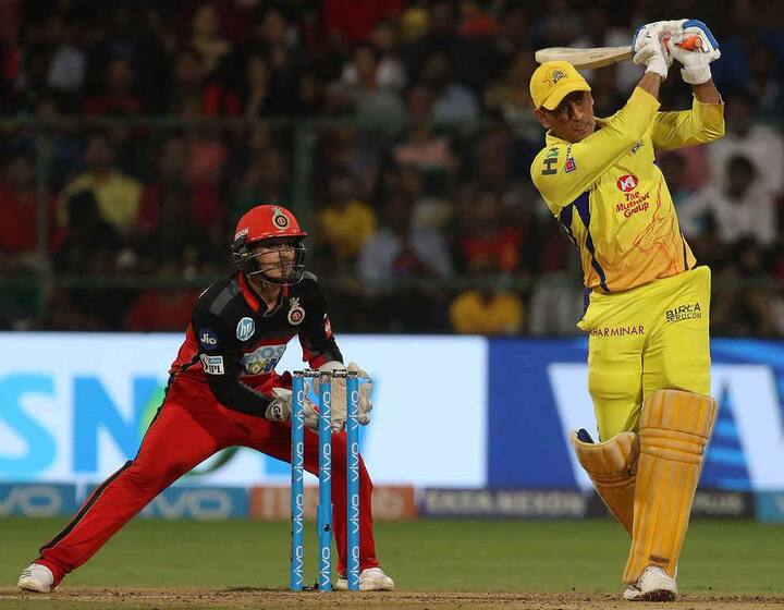 ઘણા લાંબા સમયથી મહેન્દ્ર સિંહ ધોનીની બેટિંગને લઈ સવાલો ઉઠતા હતા. આરસીબી સામે ધોનીએ 205 રનના ટાર્ગેટને પીછો કરતાં માત્ર 34 બોલમાં 70 રનની ધમાકેદાર ઇનિંગ રમી. તેની આ ઇનિંગે ટિકાકારોને સણસણતો જવાબ આપ્યો. ધોનીએ આ ઈનિંગમાં માત્ર એક જ ફોર ફટકારી હતી પરંતુ સાત તોતિંગ સિક્સર મારી હતી.