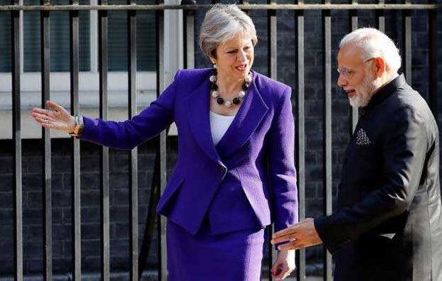 નવી દિલ્હીઃ વિજય માલ્યાએ બ્રિટનની કોર્ટમાં ભારતની જેલો પર કરેલી ટિપ્પણી પર સોમવારે સુષ્મા સ્વરાજે નિવેદન આપ્યું હતું. સુષ્મા સ્વરાજે જણાવ્યું કે, જ્યારે વડાપ્રધાન નરેન્દ્ર મોદીએ બ્રિટિશ પીએમ સાથે મુલાકાત કરી હતી ત્યારે તેમણે કહ્યું હતું કે, આ એજ જેલો છે જ્યાં તમે મહાત્મા ગાંધી અને પંડિત નેહરુ જેવા નેતાઓને કેદ રાખ્યા હતા. તેથી તેના પર સવાલ ન ઉઠાવો.