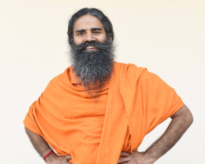  નવી દિલ્હી: યોગ ગુરુ બાબા રામદેવનું વર્ચસ્વ હવે ટેલિવિઝન ક્ષેત્રમાં પણ વધશે. કેન્દ્ર સરકારે તેની ત્રણ નવી ચેનલોને લીલી ઝંડી આપી દીધી છે. આ ત્રણ ચેનલો પંતજલિ ગ્રુપની કંપની વેદિક બ્રોડકાસ્ટિંગ લિમિટેડના બેનર હેઠળ ચાલશે. 