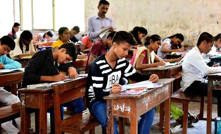 ગુજરાતી માધ્યમના ઉમેદવારની પરિણામની ટકાવારી ગત વર્ષના 55.42 ટકાથી ઘટીને 54.03 ટકા નોંધાઈ છે. જ્યારે અંગ્રેજી માધ્યમના ઉમેદવારની પરિણામની ટકાવારી 74.20 ટકાથી વધીને 77.37 ટકા થઈ છે.