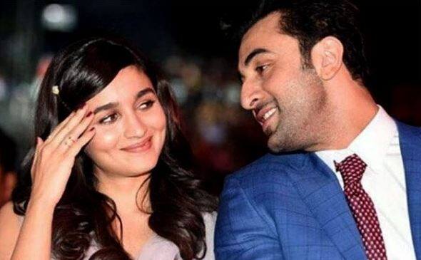 રણબીરે જીક્યૂ મેગેઝિનને આપેલા ઈન્ટરવ્યૂમાં આલિયા સાથે તેના સંબંધને લઈ સત્ય જણાવ્યું. આ દરમિયાન તેણે કરિયર અને પર્સનલ લાઇફને લઈ અનેક ખુલાસા કર્યા.