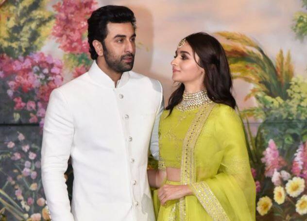 રણબીરે કહ્યું કે, ઈન્ડસ્ટ્રીમાં 10 વર્ષ વીતાવવા દરમિયાન આશરે 14 ફિલ્મોમાં કામ કર્યા બાદ તેનું કરિયર એટલું સફળ રહ્યું નથી. જે બાદ તેણે આલિયા ભટ્ટ સાથે સંબંધને લઈ દિલ ખોલી વાત કરી હતી.