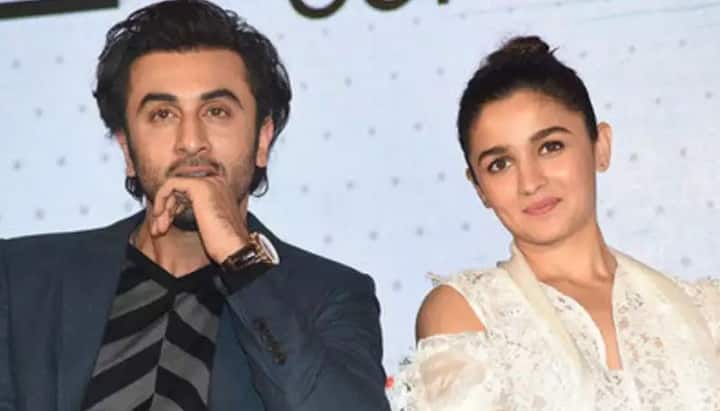 અભિનેતાએ એમ પણ કગ્યું કે, તે હાલ નવા પ્રેમમાં છે અને આ તબક્કાનો આનંદ માણી રહ્યો છે. તે હંમેશા ઘણી ઉત્તેજના સાથે આવે છે, તે નવી વ્યક્તિ છે, તે નવા ધબકારા સાથે આવે છે અને જૂની યુક્તિઓ ફરીથી નવી યુક્તિઓ બની જાય છે. આજે હું વધારે સંતુલિત છું, કારણકે સંબંધનું વધુ મૂલ્ય, દુઃખની કદર કરી શકું છું.