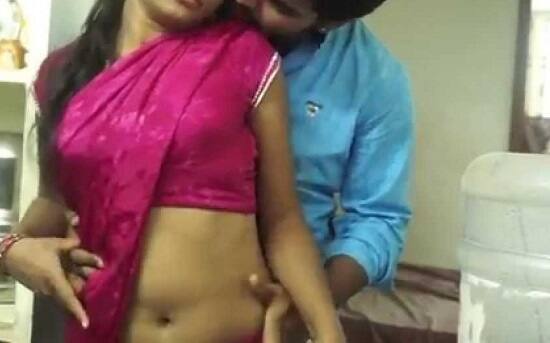 જોકે, તેણે ટીઆરબી તરીકે પણ ફરજ છોડી શોરૂમમાં નોકરી શરૂ કરી હતી. જ્યાં નિયમિત રીતે જશપાલ તેને મળવા આવતો હતો અને ગુરૂવારે બંને રંગેહાથ ઝડપાઈ ગયા હતાં.