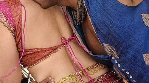 જેક્કી મને પાછળથી પકડતાં જ મેં બુમાબુમ કરી હતી ત્યાર બાદ જેક્કી મને મૂકીને ભાગી ગયો હતો. પરંતુ જતાં-જતાં તેણે મારી સાથે ગંદી હરકતો કરીને કહ્યું હતું કે, તારી સાસુના ફોન પરથી મને ફોન કરજે. 
