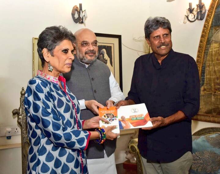 કપિલ દેવે કહ્યું, અમિત શાહ પોતાની સરકારની યોજનાઓ જણાવવા માટે આવ્યા હતા, નથી કોઈ સમર્થનની વાત થઈ કે નથી ચૂંટણી લડવા વિશે કોઈ વાતચીત થઈ. હું હાલ રાજકારણમાં નથી આવવા માંગતો.