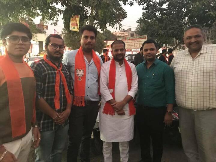 હાલ આ સમગ્ર કૌભાંડમાં યુવા મોરચાના ઉપપ્રમુખ દર્શક ઠાકરની સંડોવણીની પણ ચર્ચા છે. તો આ મામલે ભાજપના યુવા અધ્યક્ષ ઋત્વિજે મૌન સેવ્યું છે