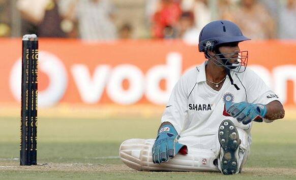 સાહાના સ્થાને દિનેશ કાર્તિકની આ ટેસ્ટ મેચમાં વિકેટકિપર તરીકે પસંદગી કરવામાં આવી છે. આ ટેસ્ટ મેચ અફઘાનિસ્તાનની ડેબ્યૂ મેચ હશે. સાહાને 25 મેના રોજ કોલકાતા નાઇટ રાઇડર્સ સામે રમતાં હાથમાં ઈજા થઈ હતી.