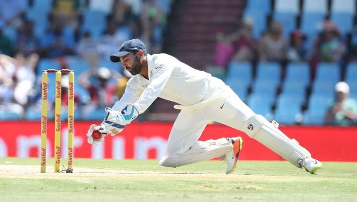 દક્ષિણ આફ્રિકા પ્રવાસ દરમિયાન પણ સાહા એક મેચ રમીને ઇજાગ્રસ્ત થઈ ગયો હતો. જે બાદ ટીમમાં તેના સ્થાને પાર્થિવ પટેલનો સમાવેશ કરાયો હતો.