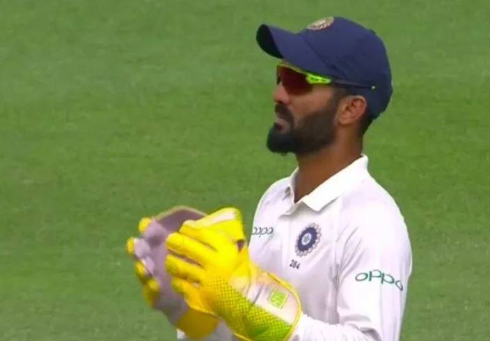 નવેમ્બર 2004માં ઓસ્ટ્રેલિયા સામે ટેસ્ટ ડેબ્યૂ કરનારો દિનેશ કાર્તિક અત્યાર સુધીમાં 23 ટેસ્ટમાં 1 સદી અને 7 અડધી સદીની મદદથી 1000 રન નોંધાવી ચૂક્યો છે.