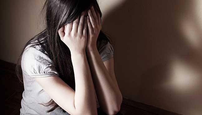   દરમિયાનમાં બોસ સાથે સેક્સ માણવા માટે દબાણ વધાર્યું હતું. સસરા અને પતિએ યુવતીને માર મારવાનું ચાલુ રાખતા કંટાળીને તેણે નારણપુરા પોલીસ સ્ટેશનમાં પતિ, સાસુ-સસરા સામે ફરિયાદ નોંધાવી છે. બે સંતાનોની માતા 34 વર્ષીય પરિણીતાની ફરિયાદ નોંધી પોલીસે તપાસ શરૂ કરી છે.