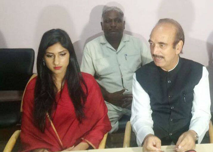  અદિતિએ વિધાનસભા ચૂંટણીમાં પોતાના પ્રતિદ્વંદ્વીને આશરે 90 હજાર મતથી હાર આપી હતી. રાયબરેલી કોંગ્રેસ પાર્ટી માટે માત્ર એક જ બેઠક નથી, પરંતુ અહીં જીતની પરંપરાને જાળવી રાખવાનો પણ પડકાર છે.