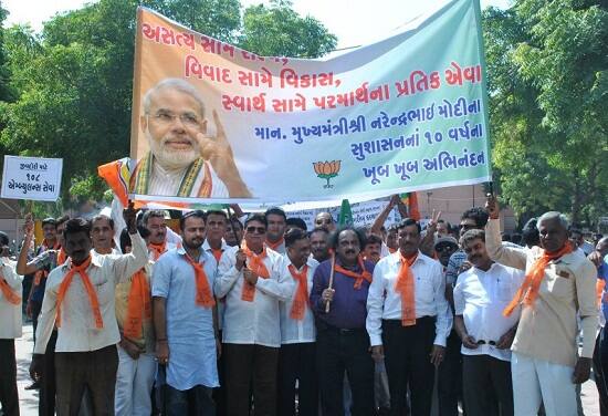 આ મામલો સંવેદનશીલ હોવાનું રટણ કરતી ક્રાઈમ બ્રાંચ ખુલીને કઈ બોલવા તૈયાર નથી પરંતુ બીમલ શાહને ઘરે અને તેમના મોબાઈલ ફોન ઉપર ખંડણીની માગણી કરનારે 15 લાખની માગણી કરી હતી તેવું સુત્રો દ્વારા જાણવા મળ્યું હતું.