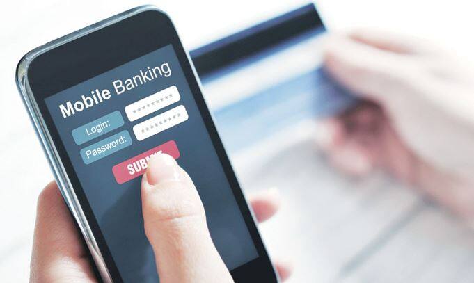 ટેક્સ વિભાગની સ્પષ્ટતા બાદ ગ્રાહકોને પ્રતિ મહિને બેંકો દ્વારા 3-5 ટ્રાન્ઝેક્શન ફ્રી આપવામાં આવે છે તેના પર કોઈ પ્રકારનો જીએસટી નહીં લાગે. ઉપરાંત ગ્રાહકોને બેંકોમાંથી મળતી ફ્રી ચેકબુક કે ફ્રી બેલેન્સ સ્ટેટમેન્ટ પર જીએસટી નહીં લાગે. પરંતુ ફ્રી સુવિધા સિવાય નવી ચેકબુક કે સ્ટેટમેન્ટ મેળવવા પર જીએસટી આપવો પડશે.