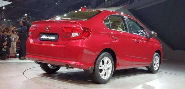 આ કારમાં ઓટો ક્લાઈમેટ કંટ્રોલ, પેસિવ કી-લેસ એન્ટ્રી, પુશ બટન એન્જીન સ્ટાર્ટ-સ્ટોપ, રિયર પાર્કિંગ સેન્સર અને રિયરવ્યૂ કેમેરા સિસ્ટમ છે.