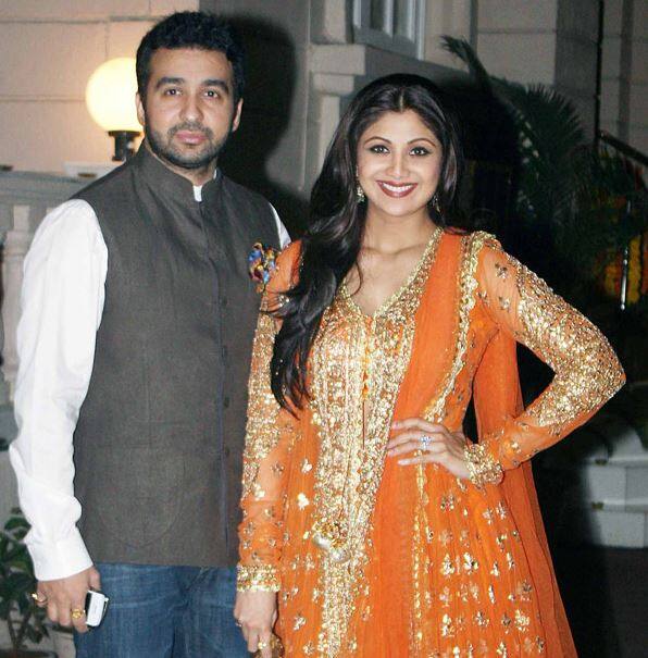 પુણે પોલીસની ક્રાઈમ સેલ અને ઈડીની તપાસમાં રાજ કુંદ્રા સહિત બોલિવૂડના અનેક સિતારા આ પ્રકારની સ્કીમને પ્રમોટ કરી રહ્યા હોવાનું સામે આવ્યું હતું. અમિત ભારદ્વાજે એક વેબસાઇટ બનાવી અનેક લોકોને કરોડોનો ચૂનો લગવ્યો હતો. આ કૌભાંડની રકમ 2000 કરોડ રૂપિયા સુધી આંકવામાં આવી હતી.