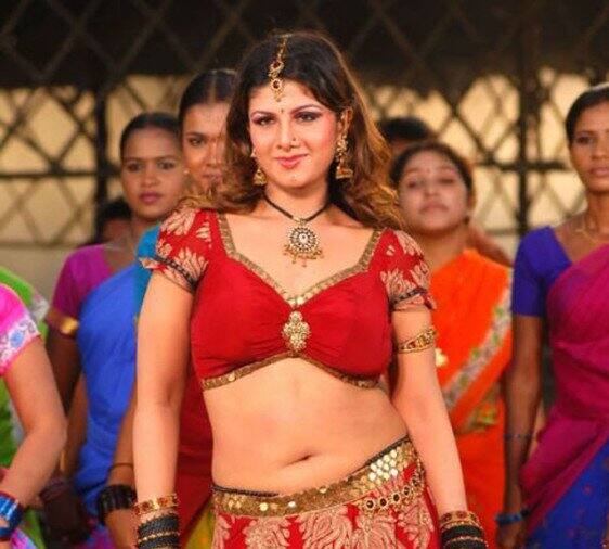  રંભાએ આઠ વર્ષ પહેલા 2010માં ઈંદ્ર કુમાર પદ્મનાથન સાથે લગ્ન કર્યા હતા. તેના પતિ મેજિકવૂડ્સના ચીફ એક્ઝિક્યૂટિવ ઓફિસર છે. લગ્ન બાદ રંભા ટોરેન્ટોમાં રહેતી હતી. લાન્યા અને સાશા રંભાની પુત્રીઓ છે. હવે તે ત્રીજી વખત માતા બનાવી જઈ રહી છે. હાલમાં જ તેણે પોતાના ફેન્સ સાથે માતા બનવાની વાત શેર કરી હતી. 