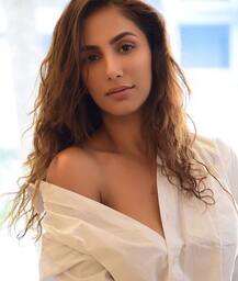 સંજય દત્ત આ હોટ મોડલને ‘ટોરબાઝ’થી કરી રહ્યો છે લોન્ચ, તસવીરોમાં જુઓ ડેબ્યૂ પહેલાનો બોલ્ડ અંદાજ