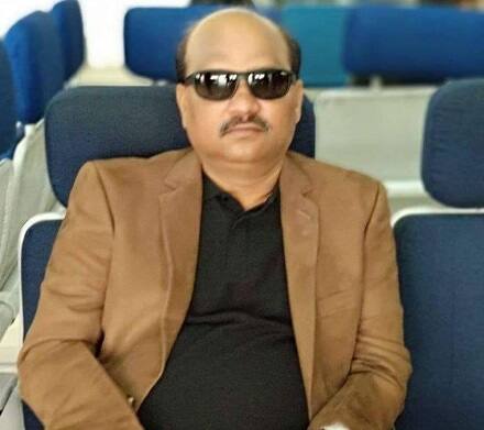 અમદાવાદમાં રહેતા દીપકભાઇ પટેલની પાટડી, ઓડુ, શેડલા, ફતેપુર અને સુરેલમાં જમીન આવેલી છે. આ જમીનના મૂળ માલીકોએ જમીન શરતભંગના કેસો કર્યાં હોવાથી તેમની તરફેણમાં ચૂકાદો આપવા પાટડી નાયબ કલેક્ટર સુનીલ વસાવા અને નાયબ મામલતદાર ડી.વી.પ્રજાપતિએ રૂપિયા 4 લાખની લાંચ માંગી હતી. તેથી દીપકભાઈએ એસીબીને જાણ કરી હતી.