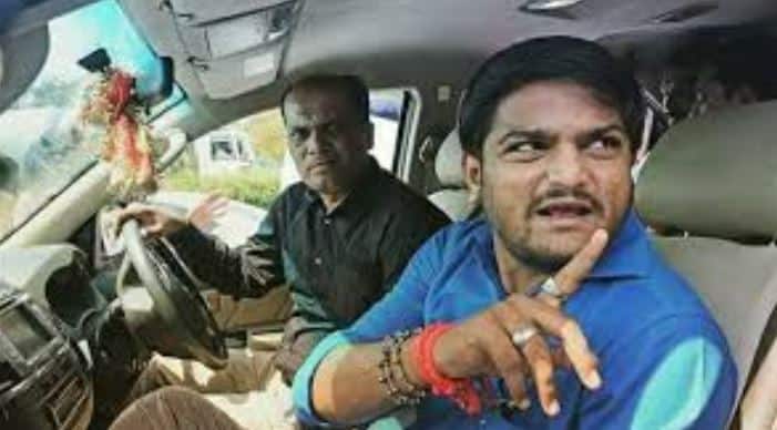 દિનેશે આગળ કહ્યું કે, આ બેઠકમાં અમારી ટીમમાં થયેલા મતભેદો દૂર કરીશું અને એક થઈ અનામત માટે લડીશું. હવે સમાજના કોઈપણ આંદોલનકારી માટે ખરાબ સવાલ-જવાબ પણ કરીશું નહીં. દિનેશના આ નિવેદન બાદ સુત્રોએ જણાવ્યું કે, દિનેશ આંદોલન સાથે સંકળાયેલો રહેવા માગતો હોવાથી સમાધાન કરવા માટે તૈયાર થયો છે.