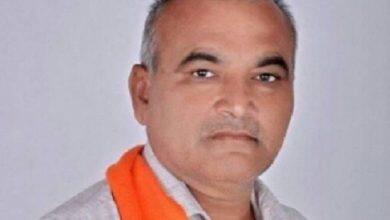 પાલિતાણાના ધારાસભ્ય ભીખાભાઇ બારૈયા કે જેમનું તળેટી રોડ પર આવેલ એસબીઆઇ શાખામાં સેવિંગ્સ ખાતુ ધરાવે છે. અને તેના એટીએમના પાસવર્ડ મેળવી ગત તા.28/5 થી તા.1/6 સુધીમાં કોઇ અજાણ્યા શખ્સે રૂ.2,05,000 ઉપાડી લીધાની તેમના પુત્ર અરુણભાઇ ભીખાભાઇ બારૈયાએ ફરિયાદ નોંધાવી છે.