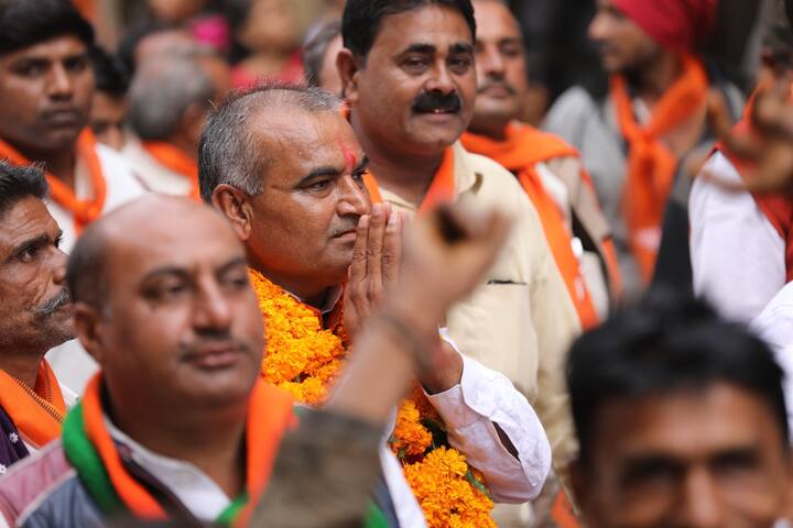 આ ઉપરાંત તેમના અમદાવાદ ખાતે રહેતા સંબંધી રાજેશભાઇ જાદવભાઇ બારૈયાના આ જ શાખાના એટીએમમાંથી રૂ.23 હજાર ઉપડી ગયાની પણ ફરિયાદ નોંધાવવામાં આવી છે. ધારાસભ્યનો એટીએમ પાસવર્ડ કઈ રીતે ગઠિયાઓ પાસે પહોંચી ગયો એ તપાસનો વિષય છે.