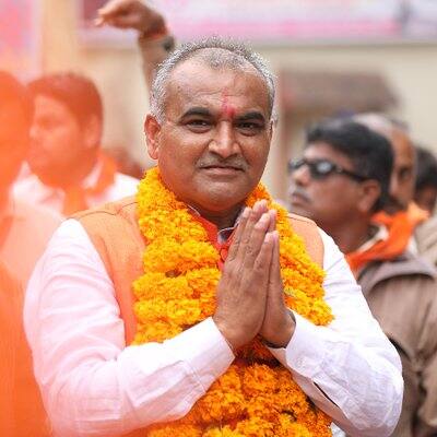 ભીખાભાઈ પાલિતાણામાં તળેટી રોડ એસબીઆઇ બેન્કમાં ખાતુ ધરાવે છે. તેમના એટીએમના પાસવર્ડ મેળવી બે લાખ રૂપીયા ઉપાડી લેવાયા હતા. આ ઉપરાંત અમદાવાદના ઈસમના ખાતામાંથી 23 હજાર રૂપિયા કોઇ અજાણ્યા શખ્સો છેતરપિંડી કરી ઉપાડી ગયાની પાલિતાણા ટાઉન પોલીસમાં ફરિયાદ નોંધાવવામા આવી છે.