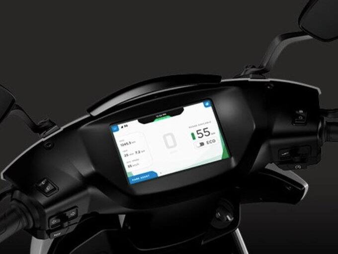 આ સ્કૂટરની ટોપ સ્પીડ 80 કિ.મી. પ્રતિ કલાક છે અને તેની રેન્જ 75 કિ.મી.ની છે. બન્ને સ્કૂટરમાં સરખી બેટરી કેપેસિટીનો ઉપયોગ કરવામાં આવ્યો છે. જોકે Ather 450 વધારે પાવરફુલ એન્જિન ધરાવે છે.