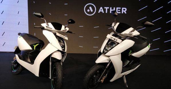 નવી દિલ્હીઃ ભારતના પ્રથમ સ્માર્ટ ઇ-સ્કૂટર Ather S340ને દેશમાં લોન્ચ કરી દેવામાં આવ્યુંછે. આ સ્કૂટરની કિંમત 1.09 લાખ રૂપિયા છે. જેને હિસાબે તે ભારતનું સૌથી મોંઘું ઈલેક્ટ્રિક સ્કૂટર કહેવામાં આવે છે.