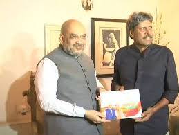 કપિલદેવે ભારતને તેનો પહેલો વર્લ્ડકપ જીતાડ્યો હતો. 1983માં બારતે વેસ્ટ ઈન્ડિઝને હરાવીને પહેલો વર્લ્ડકપ જીત્યો ત્યારે કોઈને કલ્પના પણ નહોતી કે ભારત વર્લ્ડકપ વિજેતા બનશે. કપિલદેવે આ વર્લ્ડકપમાં ઝિમ્બાલે સામે 175 રનની યાદગાર ઈનિંગ્સ રમીને ભારતને જીતાડવામાં મોટું યોગદાન આપ્યું હતું.