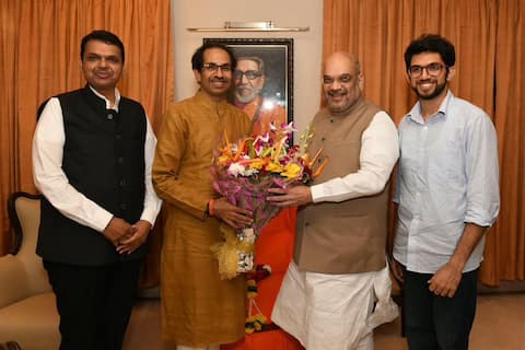 ઉધ્ધવ ઠાકરેએ મહારાષ્ટ્રના CMને બે કલાક બહાર બેસાડ્યા, પોતે એકલા જ અમિત શાહ સાથે વાત કરી, જાણો વિગત ઉધ્ધવ ઠાકરેએ મહારાષ્ટ્રના CMને બે કલાક બહાર બેસાડ્યા, પોતે એકલા જ અમિત શાહ સાથે વાત કરી, જાણો વિગત